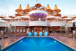 PIscina del crucero Costa Faszinosa.