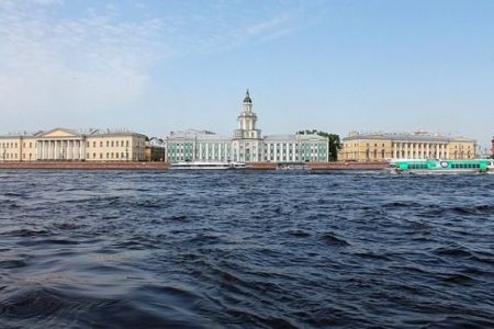 El puerto turístico de San Petersburgo
