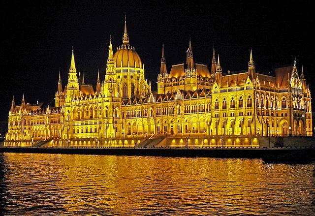 Budapest, el Parlamento de noche