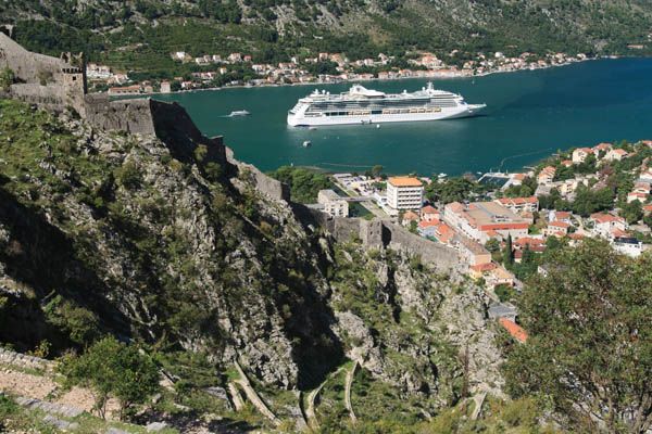 Serenade of the Seas en la bahía de Kotor