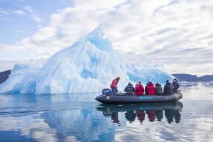 Turistas en una excursión en Groenlandia
